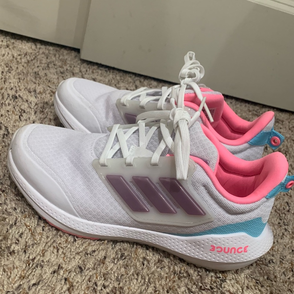 Adidas Ubounce kids sz 3.5